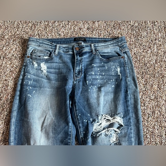 Judy Blue Women’s Boyfriend Fit Distressed Stretch Comfort Jeans Size 13/31 - Picture 2 of 13